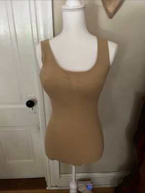 Woman Ocean Seamless Shaping Tank in Beige - Women's Intimates